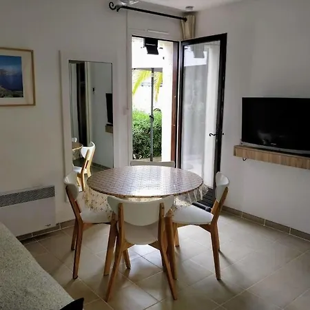 St Raphaël 37m2, Piscine, Wifi, Commerces 5mn à Pieds *