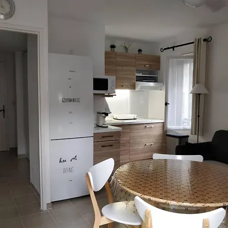 St Raphaël 37m2, Piscine, Wifi, Commerces 5mn à Pieds